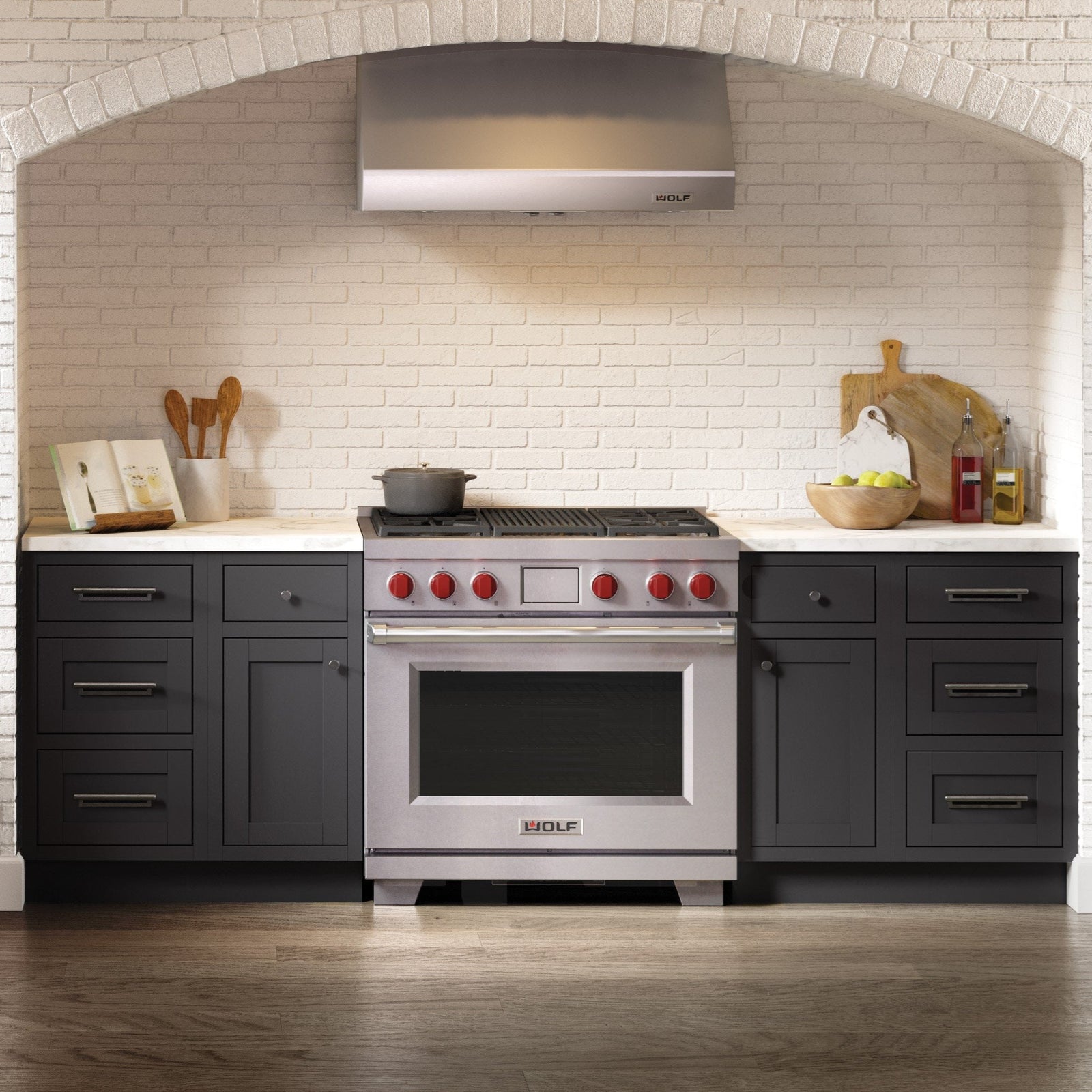 WOLF - 36" Dual Fuel oven - 4 Burners and Infrared Char broiler (DF36450C/S/P)