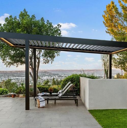 Skyview Pergola gives you all the luxury, quality and durability of a Signature Line product, with an added benefit of natural simplicity.