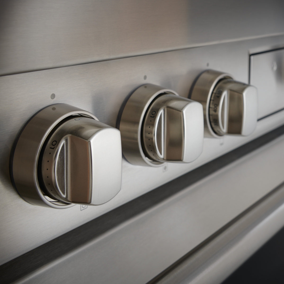 WOLF - 36&quot; Dual Fuel oven - 4 Burners and Infrared Char broiler (DF36450C/S/P)